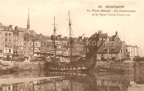AK / Ansichtskarte Honfleur Le Vieux Bassin La Lieutenance et le Quai Sainte Catherine Honfleur