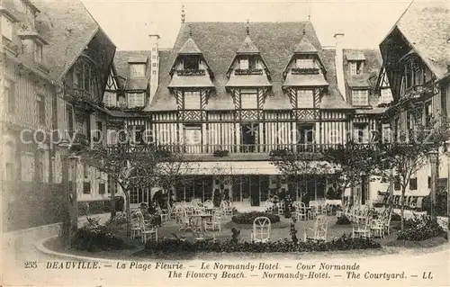 AK / Ansichtskarte Deauville La Plage Fleurie Le Normandy Hotel Cour Normande Deauville