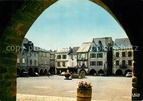 AK / Ansichtskarte Sauveterre de Rouergue Bastide Royale La place Sauveterre de Rouergue