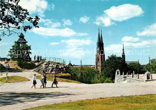 AK / Ansichtskarte Uppsala Domkyrkan och Gunillaklockan fran Slottsbacken Uppsala