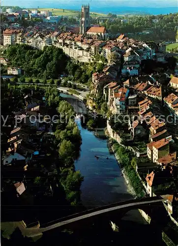 AK / Ansichtskarte Fribourg_FR La vieille ville Vue aerienne Fribourg FR