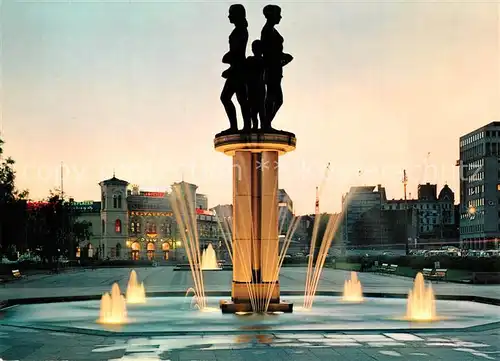 AK / Ansichtskarte Oslo_Norwegen Aftenstemning Parti fra Radhusplassen med Midtgruppen Oslo Norwegen