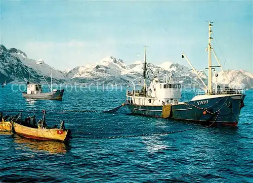 AK / Ansichtskarte Norge_Norwegen Fishing boats in action Norge Norwegen
