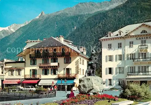 AK / Ansichtskarte Chamonix Mont Blanc Monument a J Balmat et a De Saussure Casino Chamonix