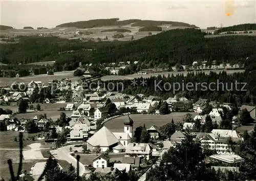 AK / Ansichtskarte Hinterzarten Panorama Kurort Wintersportplatz im Schwarzwald Hinterzarten