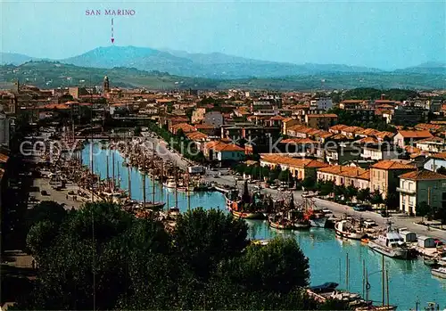 AK / Ansichtskarte Rimini Porto Canale sullo sfondo S. Marino Rimini