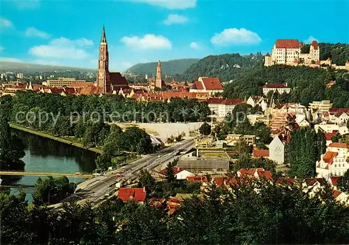 Landshut_Isar Stadtblick mit St Martinskirche und Burg Trausnitz Landshut Isar