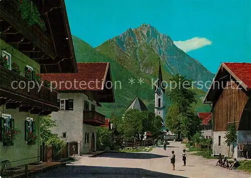 Piding Salzburger Strasse mit Kirche und Hochstaufen Piding