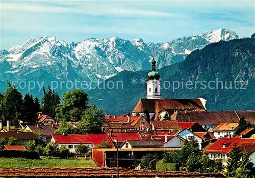 AK / Ansichtskarte Murnau_Staffelsee mit Kirche und Zugspitzgruppe Murnau_Staffelsee