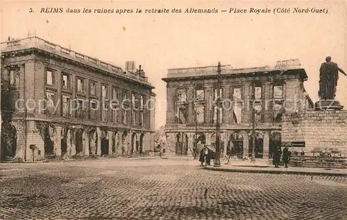 AK / Ansichtskarte Reims_Champagne_Ardenne dans les ruines apres la retraite des Allemands Place Royale  Reims_Champagne_Ardenne