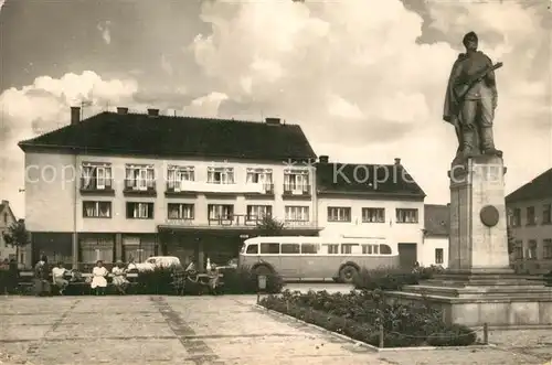 AK / Ansichtskarte Ostrava Hlavni namesti s pamainikem Rude armady Ostrava