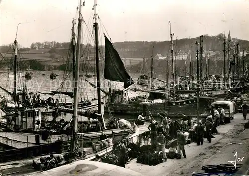 AK / Ansichtskarte Douarnenez Le port de peche au retour de la peche aux maquereaux Douarnenez