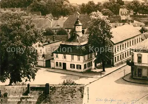 AK / Ansichtskarte Biesenthal Bernau Marktplatz mit Rathaus Biesenthal Bernau