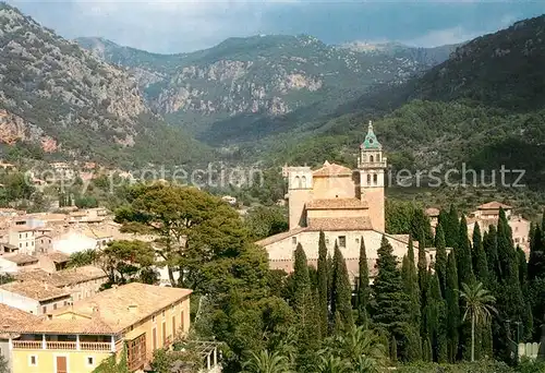 AK / Ansichtskarte Valldemossa_Mallorca Ortsansicht mit Kirche Berge Valldemossa Mallorca