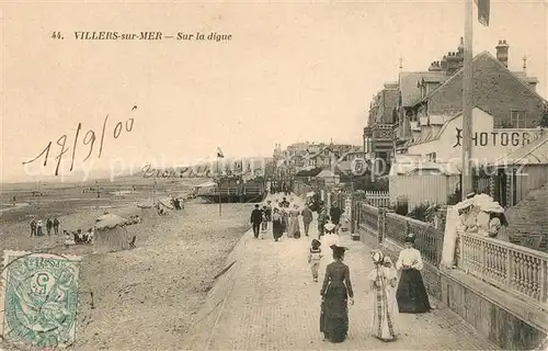 AK / Ansichtskarte Villers sur Mer Sur la digue Villers sur Mer