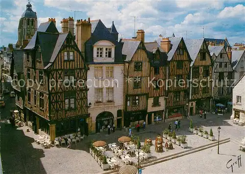 AK / Ansichtskarte Tours_Indre et Loire Place Plumereau Maisons du XVe siecle Tour de l Horloge Tours Indre et Loire
