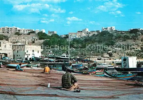 AK / Ansichtskarte Gozo_Malta Fisherman at Mgarr Harbour Gozo_Malta