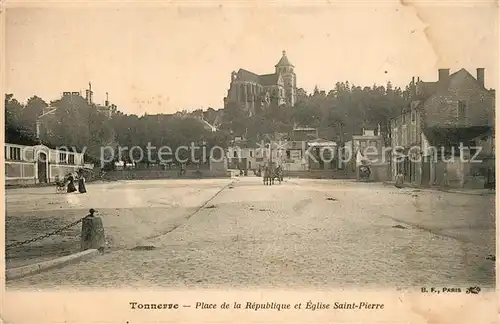 AK / Ansichtskarte Tonnerre Place de la Republique et Eglise  Tonnerre
