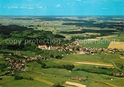 AK / Ansichtskarte Wolfegg Erholungsort mit Schloss Fliegeraufnahme Wolfegg