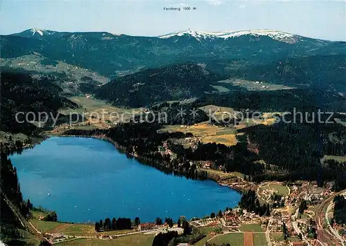 AK / Ansichtskarte Titisee mit Blick zum Feldberg Fliegeraufnahme Titisee