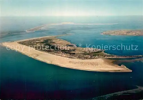 AK / Ansichtskarte Amrum Nordseeinsel mit Insel Foehr und Sylt Luftaufnahme aus etwa 2500 m Hoehe Amrum