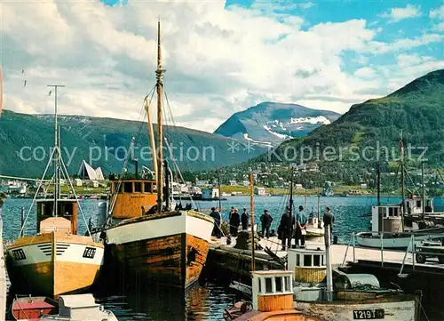 AK / Ansichtskarte Tromsoe View of the harbour towards Mount Tromsdalstind Tromsoe