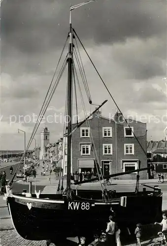 AK / Ansichtskarte Katwijk_aan_Zee Boulevard met bomsehuit Altes Segelboot Katwijk_aan_Zee