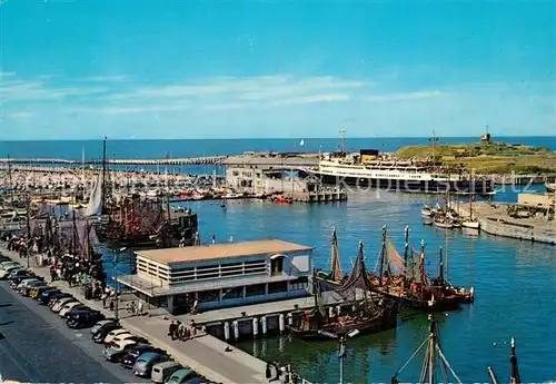 AK / Ansichtskarte Ostende_Oostende Hafeneinfahrt Yachtclub Fischerhafen 