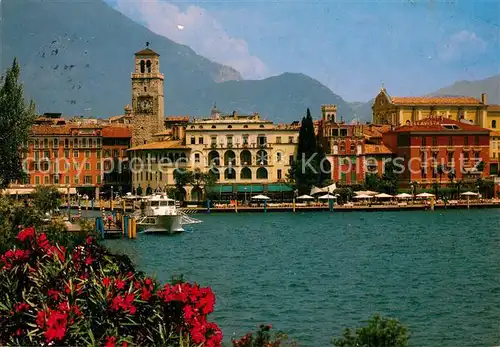 AK / Ansichtskarte Riva_del_Garda Partie am Gardasee Bootsanleger Riva_del_Garda