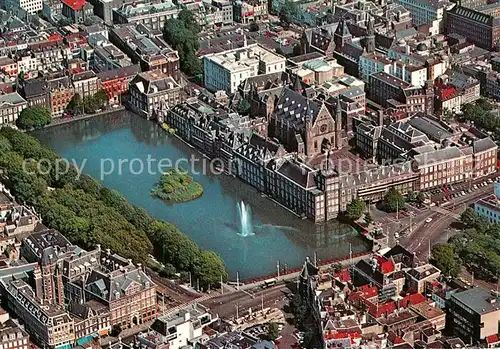 AK / Ansichtskarte Den_Haag Binnenhof met Regeringsgebouwen luchtfoto Den_Haag