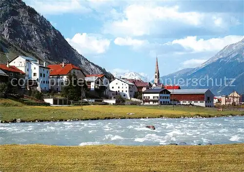 AK / Ansichtskarte S chanf Partie am Fluss Ortsansicht mit Kirche Alpen S chanf