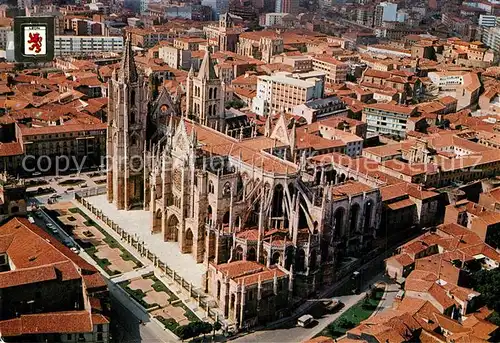 AK / Ansichtskarte Leon_Castilla_y_Leon Catedral vista aerea Leon_Castilla_y_Leon