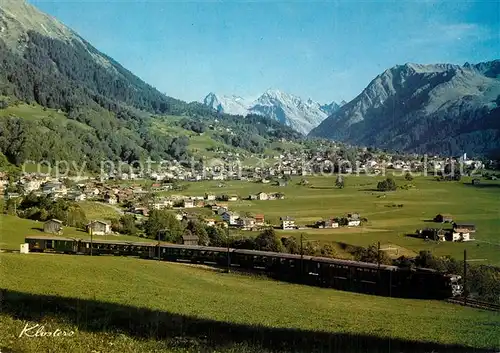 AK / Ansichtskarte Klosters_Dorf und Klosters Platz mit Canardhorn und Vereina Weisshorn Alpenpanorama Klosters_Dorf