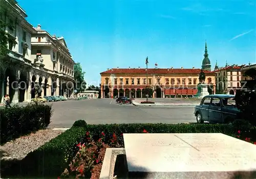 AK / Ansichtskarte Novara Piazza Martiri con Palazzo Venezia Palazzo del Mercato Novara