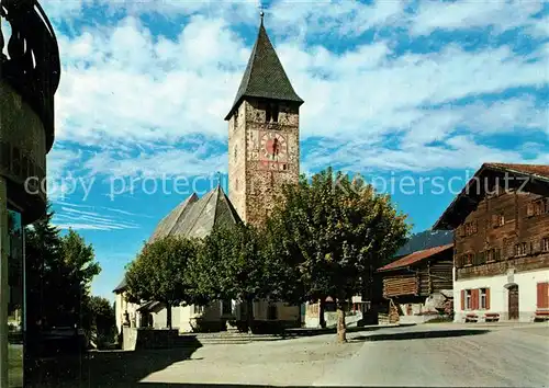 AK / Ansichtskarte Klosters_GR Kirchplatz und altes Rathaus Klosters_GR