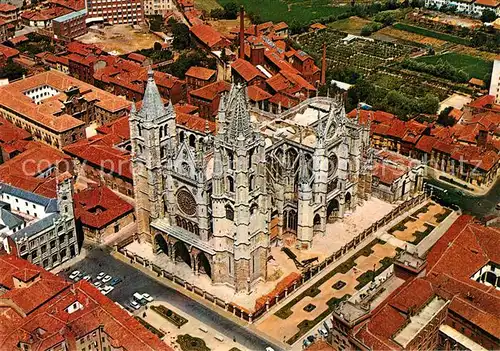 AK / Ansichtskarte Leon_Castilla_y_Leon Catedral vista aerea Leon_Castilla_y_Leon