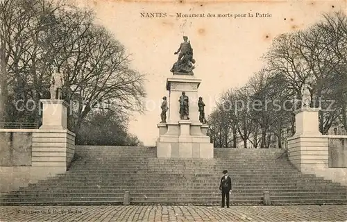 AK / Ansichtskarte Nantes_Loire_Atlantique Monument des morts pour la Patrie Nantes_Loire_Atlantique