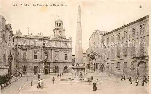 Arles_Bouches du Rhone Place de la Republique Obelisque Arles_Bouches du Rhone