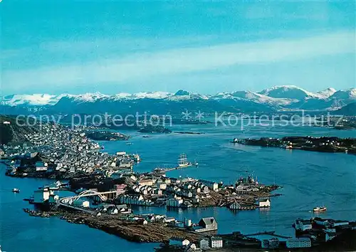 AK / Ansichtskarte Alesund Fra Skarbovika mot Hjorundfjordfjellene i est Steinvagsund Slinnigsodden Alesund