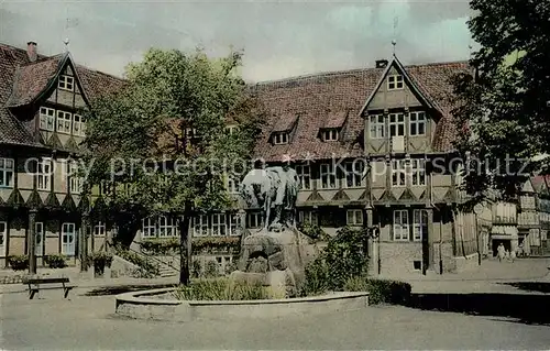 AK / Ansichtskarte Wolfenbuettel Marktplatz Rathaus Denkmal Wolfenbuettel