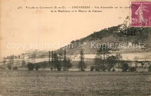Chevreuse Vue d ensemble sur les ruines du Chateau de la Madeleine et Manoir de Claireau Chevreuse