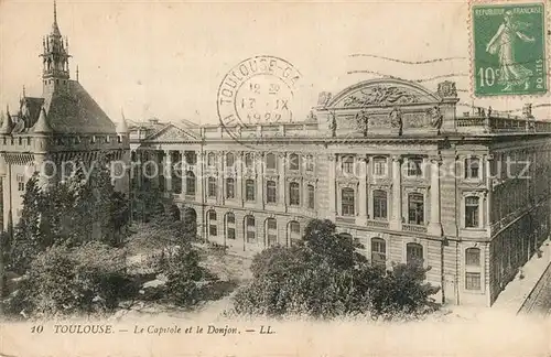 Toulouse_Haute Garonne Le Capitole et le Donjon Toulouse Haute Garonne