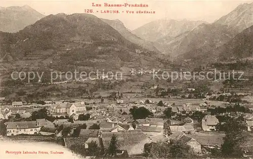 Laruns Vue generale et les Pyrenees Laruns
