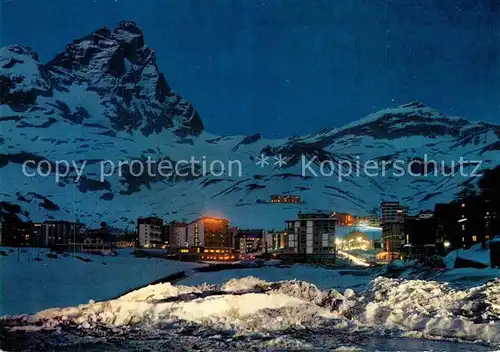 AK / Ansichtskarte Cervinia_Breuil Notturno Nachtaufnahme Wintersportplatz Alpen Cervinia Breuil