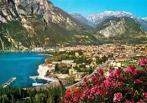 AK / Ansichtskarte Riva_del_Garda Panorama Gardasee Alpen Blumenpracht Riva_del_Garda