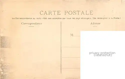 AK / Ansichtskarte Nolay_Nievre Eglise sur la Place Monument des Combattants Nolay_Nievre