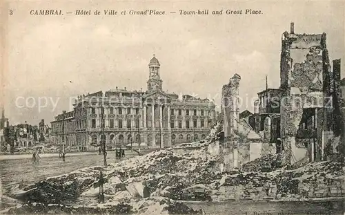 AK / Ansichtskarte Cambrai Hotel de Ville et Grand Place  Cambrai