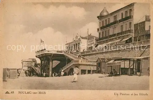 AK / Ansichtskarte Soulac sur Mer Un ponton et les hotels Soulac sur Mer