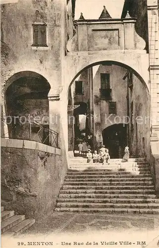 AK / Ansichtskarte Menton_Alpes_Maritimes Une rue de la vieille ville Menton_Alpes_Maritimes