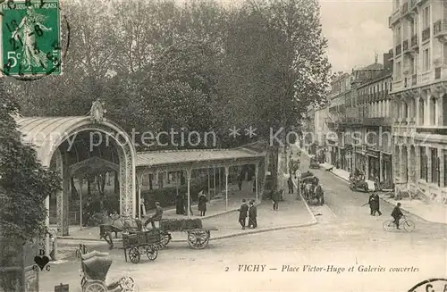 AK / Ansichtskarte Vichy_Allier Place Victor Hugo et Galeries couvertes Vichy Allier
